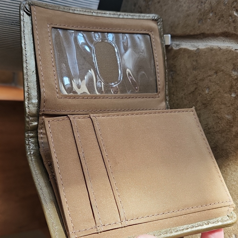 Fossil gold colored genuine leather wallet - Picture 5 of 12